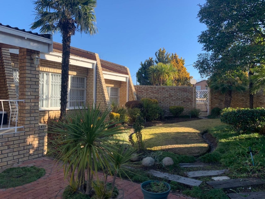 5 Bedroom Property for Sale in Ladybrand Free State